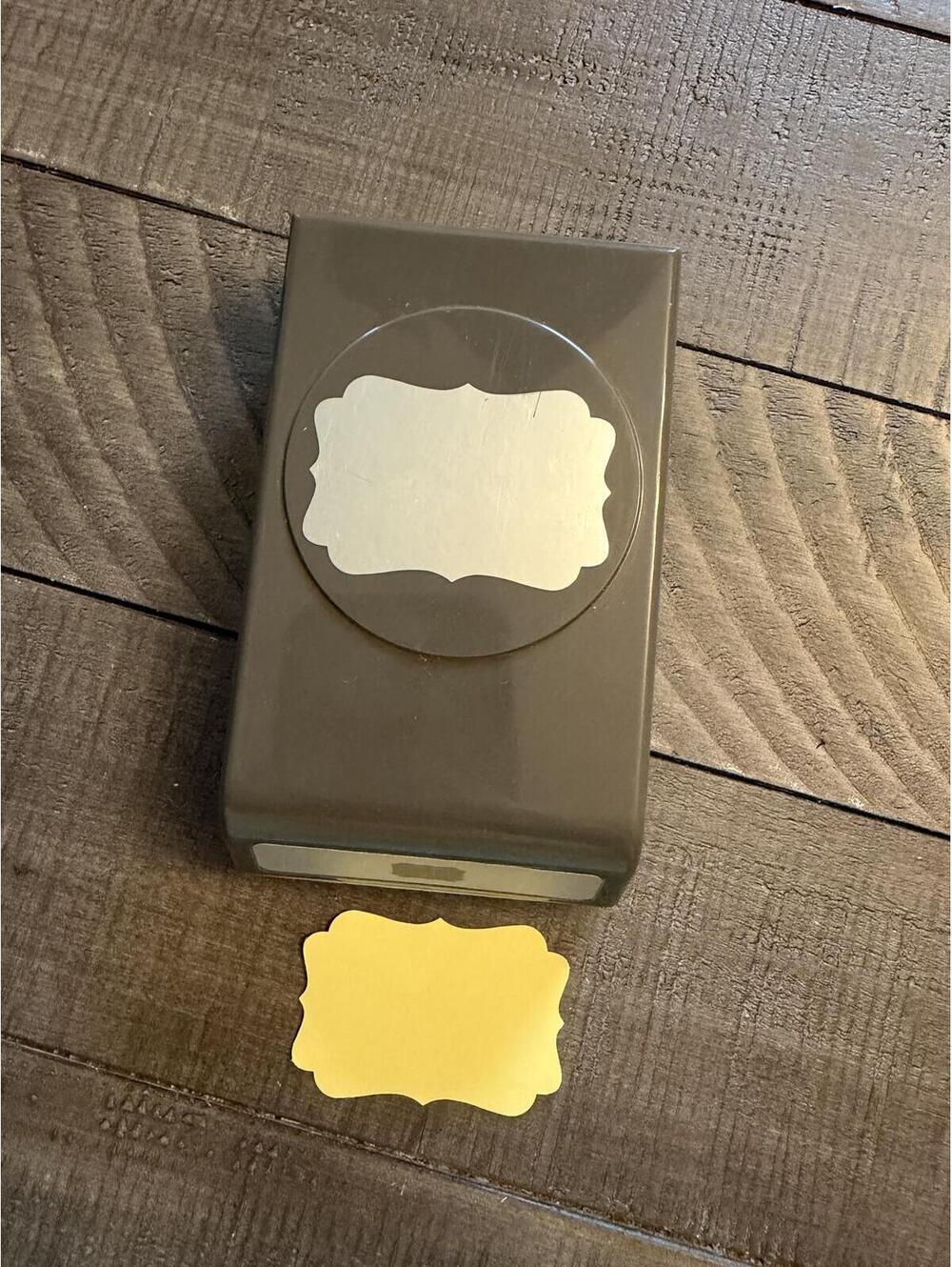 Stampin’ Up decorative label shape punch